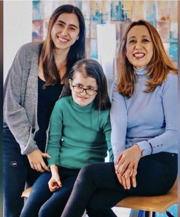 Familia de Sara creadoras del Talller de sara